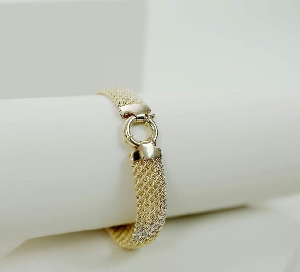 Gold Chain Bracelet: A Timeless Statement of Style & Value in 2026