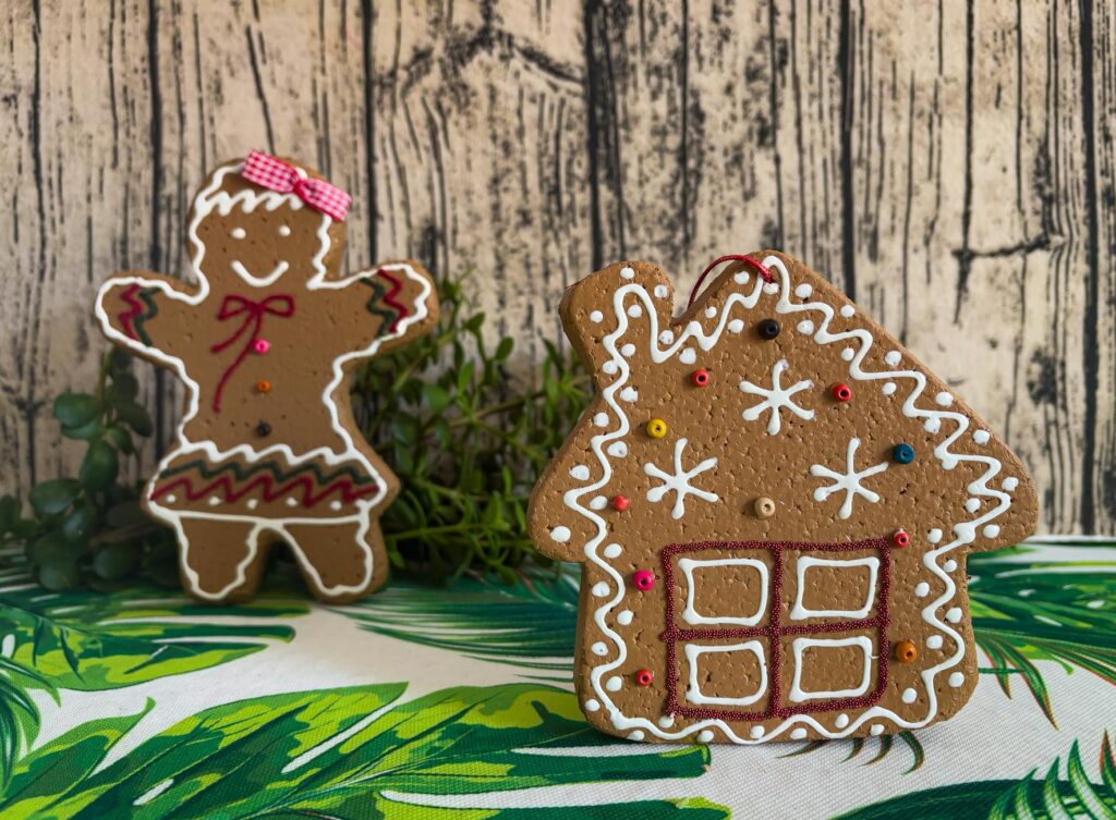 Spice Up Your Manicure: The Art of Gingerbread Nails 2026