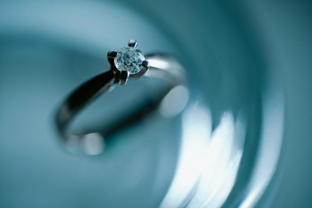 Engagement Ring Buying Guide for Beginners: Cost-Benefit Breakdown