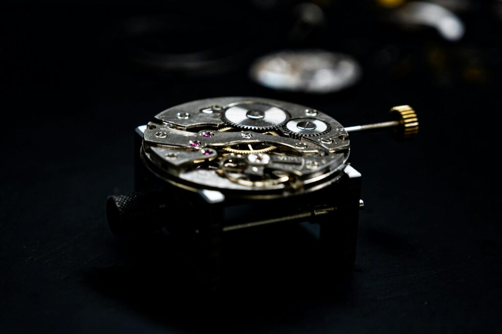 Automatic vs. Quartz Watches: Find Your Perfect Match in 2026