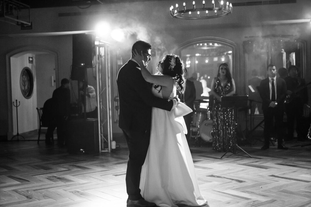 How to Choose the Perfect Wedding Band: A Complete Guide